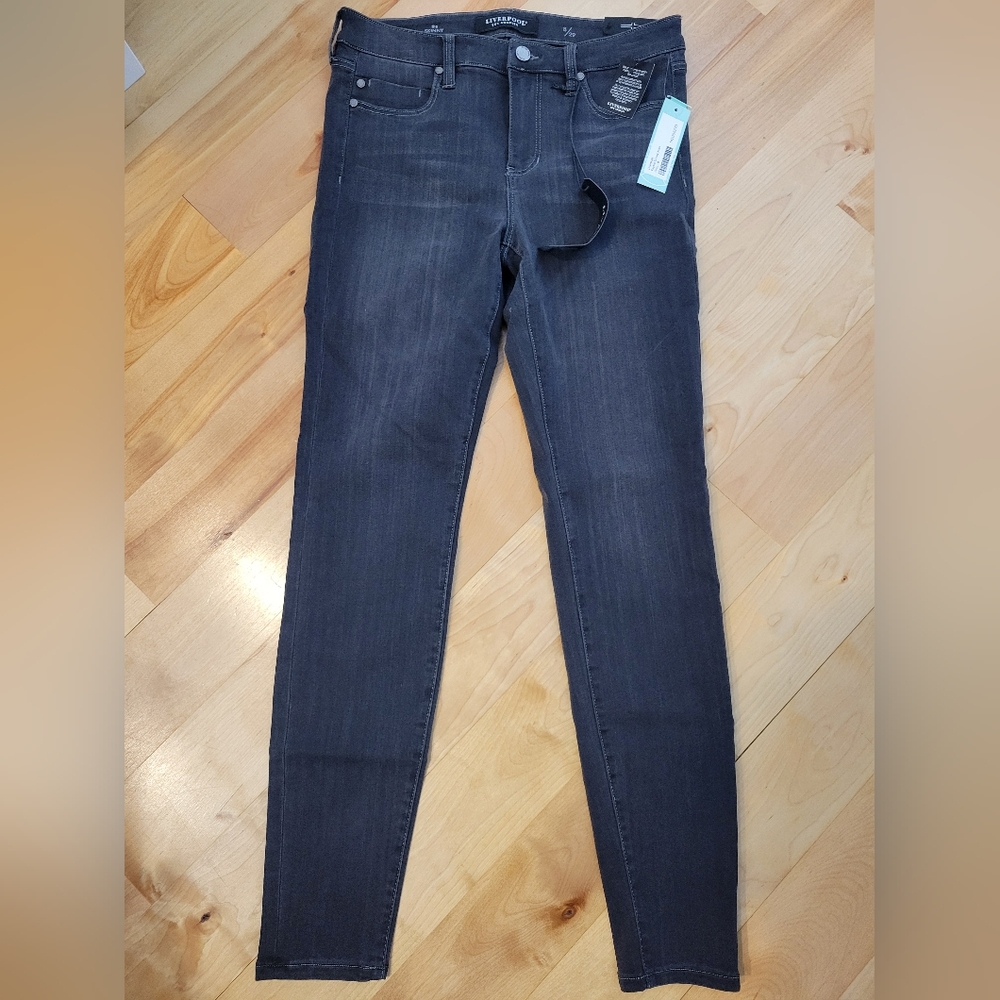 Dark gray/black size 8 Liverpool stretch skinny jeans